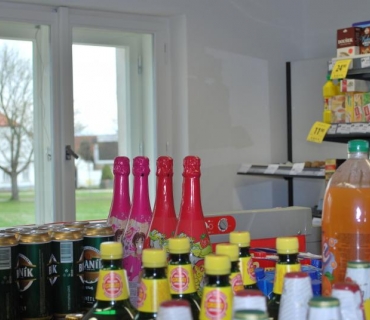 Nově otevřené prostory prodejny potravin, kadeřnictví a pedikůry