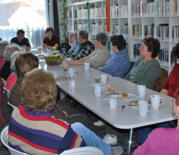 Klub seniorů-přednáška Městské policie + odborů MÚ Hořice 9.3.2015