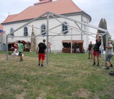 Přípravy pouťové zábavy a Slavností sv.Bartoloměje 28.8.2015