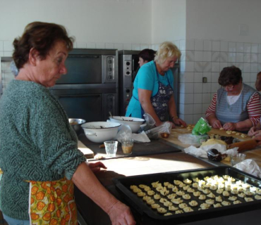 Pečení koláčů,poprvé v Dobré Vodě 2.10.2015