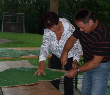 Přípravné schůzky,nácvik Legendy a stavění stanů,podia a parketu