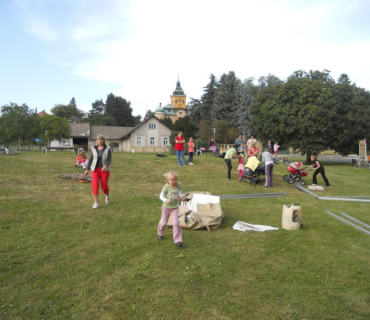 Přípravné schůzky,nácvik Legendy a stavění stanů,podia a parketu