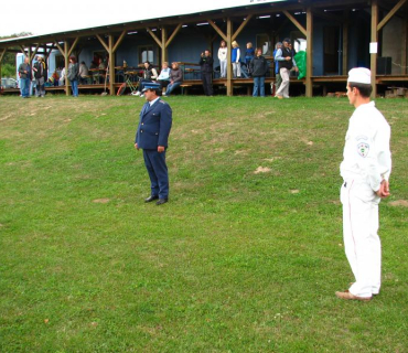 Hasičské ,,sranda,, závody na hřišti u vagonu 20. 9. 2008