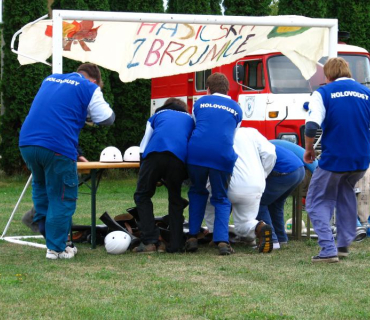 Hasičské ,,sranda,, závody na hřišti u vagonu 20. 9. 2008