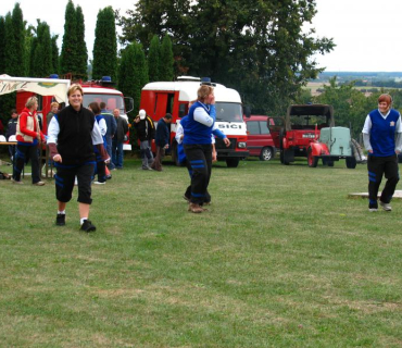 Hasičské ,,sranda,, závody na hřišti u vagonu 20. 9. 2008