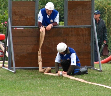 Hasičské ,,sranda,, závody na hřišti u vagonu 20. 9. 2008