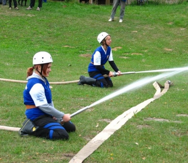 Hasičské ,,sranda,, závody na hřišti u vagonu 20. 9. 2008