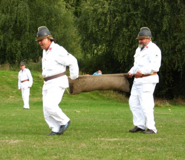 Hasičské ,,sranda,, závody na hřišti u vagonu 20. 9. 2008