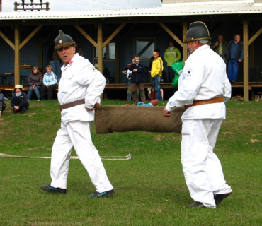 Hasičské ,,sranda,, závody na hřišti u vagonu 20. 9. 2008