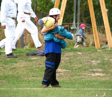 Hasičské ,,sranda,, závody na hřišti u vagonu 20. 9. 2008