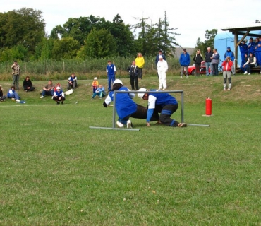 Hasičské ,,sranda,, závody na hřišti u vagonu 20. 9. 2008