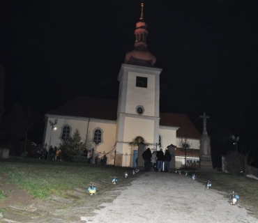 Rozsvěcení vánočního stromečku u kostela sv. Bartoloměje v Chodovicích 1.12.2019