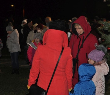 Rozsvěcení vánočního stromečku u kostela sv. Bartoloměje v Chodovicích 1.12.2019