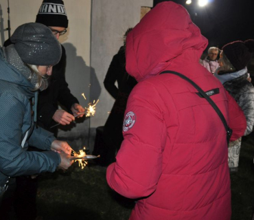 Rozsvěcení vánočního stromečku u kostela sv. Bartoloměje v Chodovicích 1.12.2019