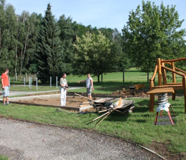 Rekonstrukce hřiště za školou 8.7.2017